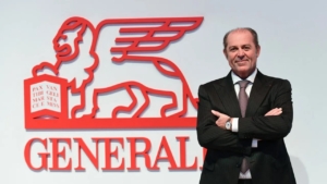 Portrait de Philippe Donnet devant le logo Generali